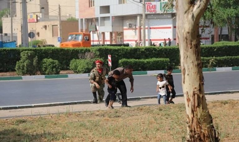 لحظة الهجوم على العرض العسكري- إعلام إيراني