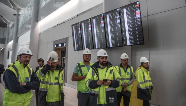 عمال في مطار إسطنبول  الجديد - أرشيف