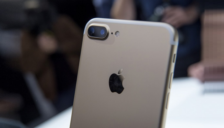 آيفون 7 iPhone لا يزال منافساً قويا لهواتف أبل الجديدة