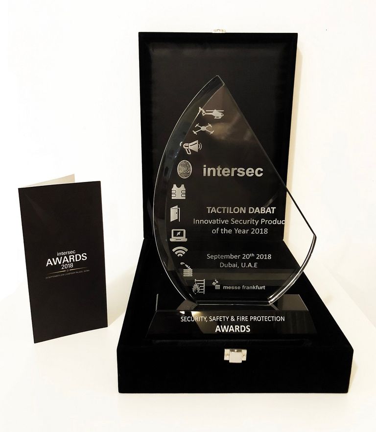 الهاتف الذكي مزود بنظامي الاتصال اللاسلكي "تيترا" و"آندرويد"