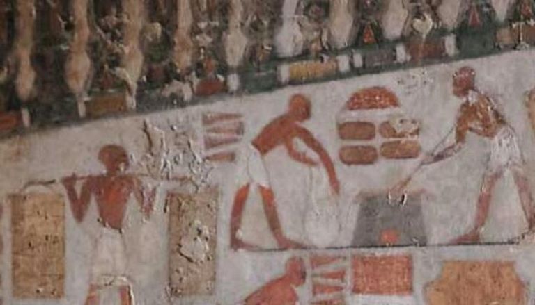 منظر من مقبرة فرعونية توضح عملية جمع حب العزيز