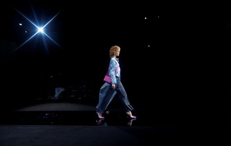 أحد تصميمات "جورجيو أرماني" لموسم ربيع 2019