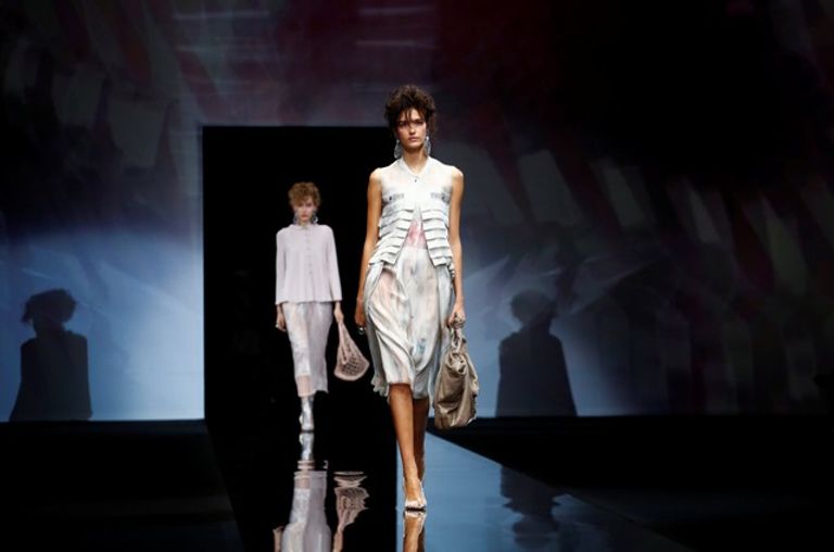 أحد تصميمات "جورجيو أرماني" لموسم ربيع 2019