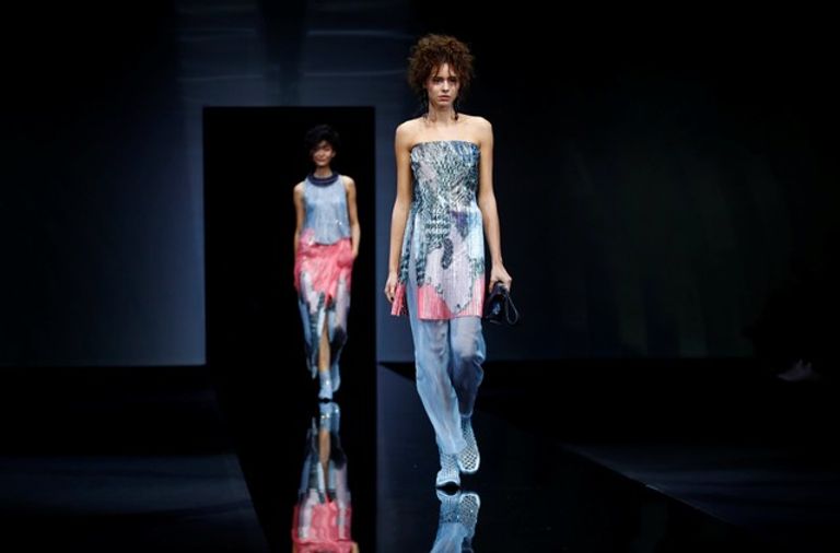 أحد تصميمات "جورجيو أرماني" لموسم ربيع 2019