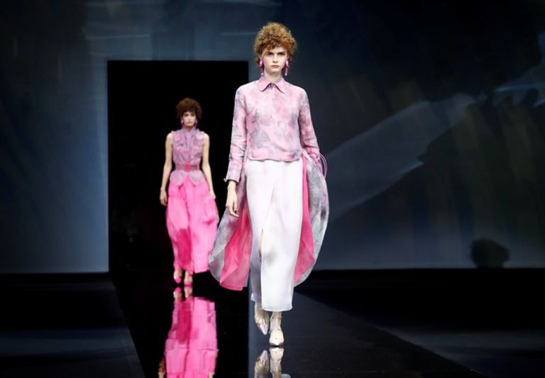 أحد تصميمات "جورجيو أرماني" لموسم ربيع 2019