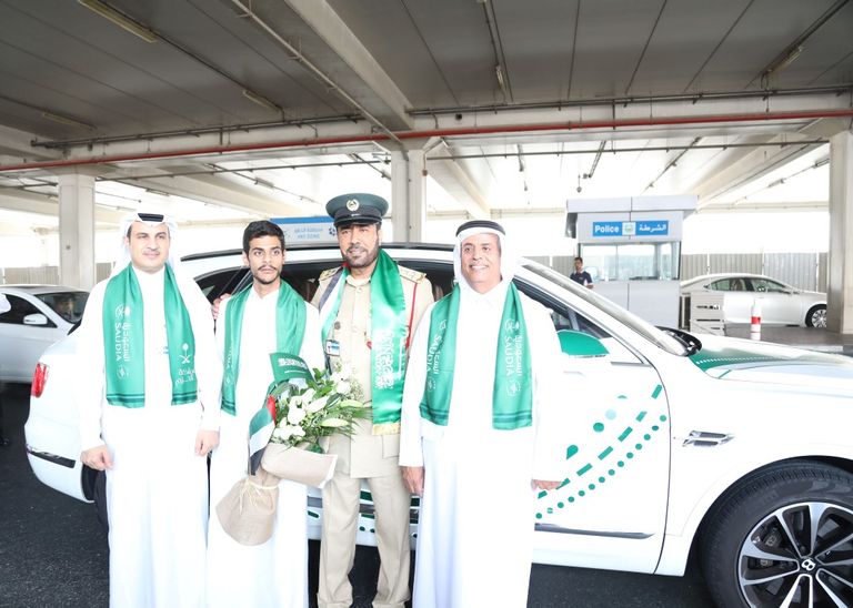 شرطة دبي تحتفي بمواليد اليوم الوطني السعودي الـ88