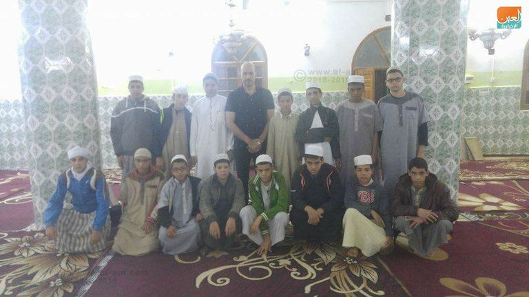 الموسوي في أحد المدارس القرآنية بمحافظة المسيلة أمير الموسوي