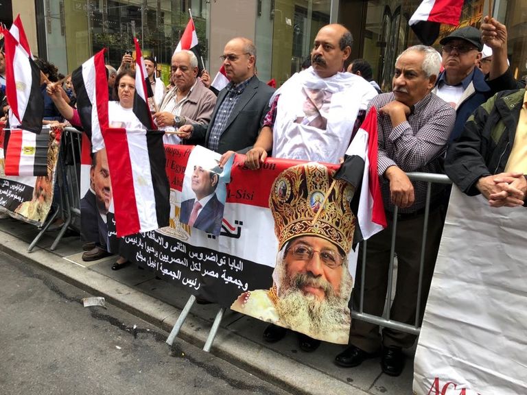 جانب من المسيرة المؤيدة للرئيس المصري في نيويورك