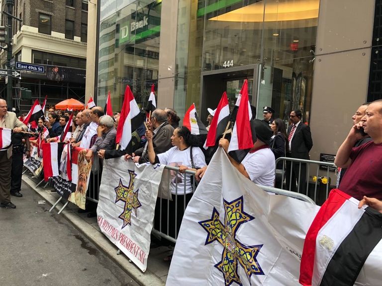 جانب من المسيرة المؤيدة للرئيس المصري في نيويورك