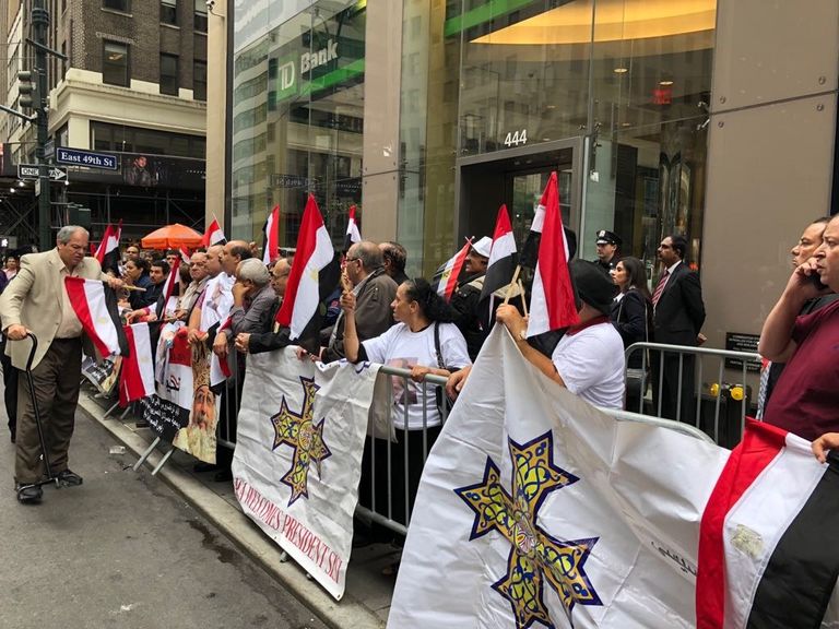جانب من المسيرة المؤيدة للرئيس المصري في نيويورك