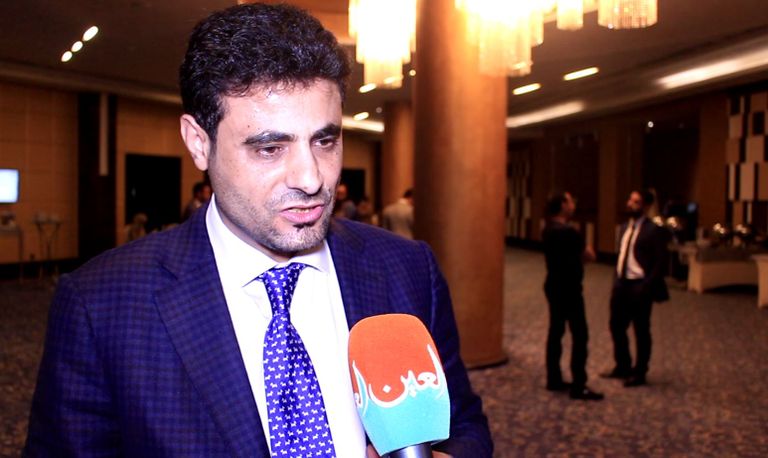 حاشد الهمداني، الرئيس التنفيذي لأحد البنوك اليمنية الحكومية ورشة عمل لمناقشة الوضع الاقتصادي اليمني