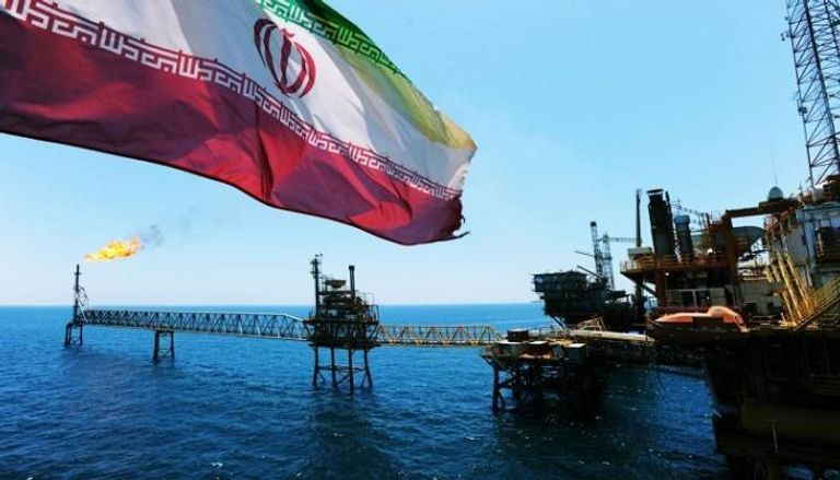 انهيار صادرات إيران من النفط