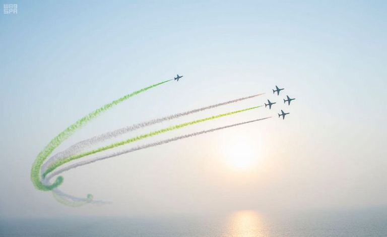القوات الملكية السعودية تزين سماء جدة احتفالا باليوم الوطني الـ88