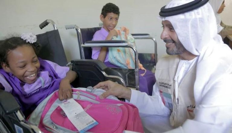 الهلال الأحمر الإماراتي يدعم جمعية الطموح للمعاقين بالمكلا اليمنية 