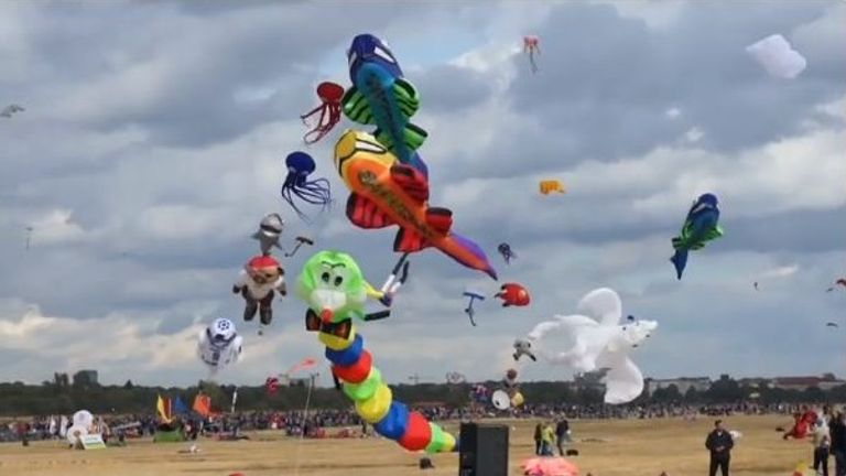 جانب من فعاليات مهرجان الطائرات الورقية في برلين