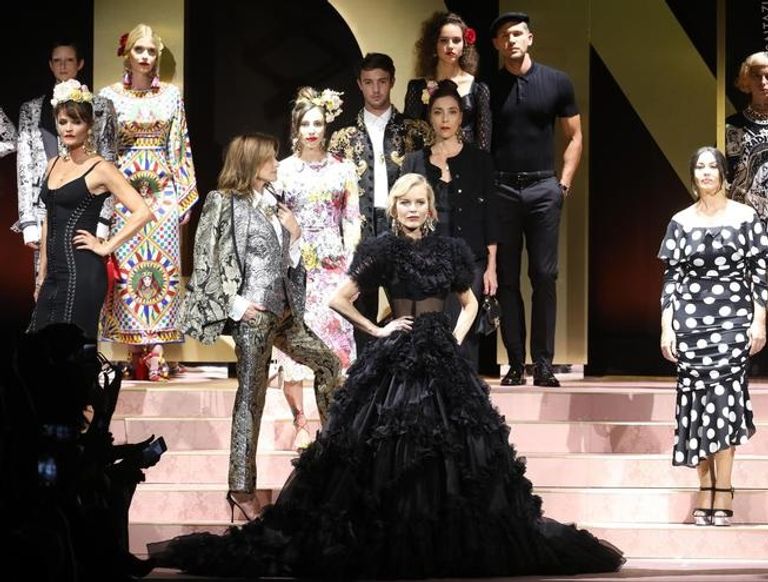 مونيكا بيللوتشي تظهر على منصة عروض 