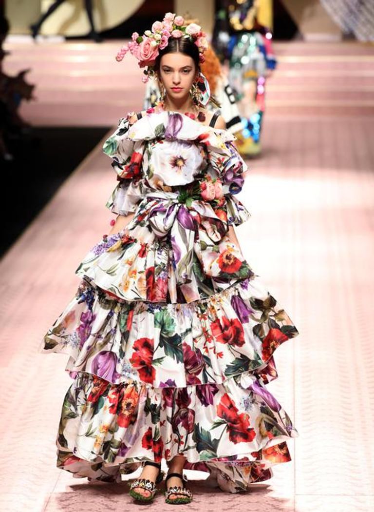 مونيكا بيللوتشي تظهر على منصة عروض 