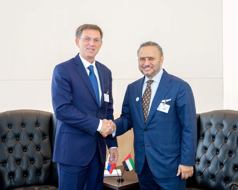 قرقاش ونائب رئيس الوزراء ووزير خارجية جمهورية سلوفينيا  قرقاش ووزير الخارجية الأفغاني خلال اجتماع بنيويورك