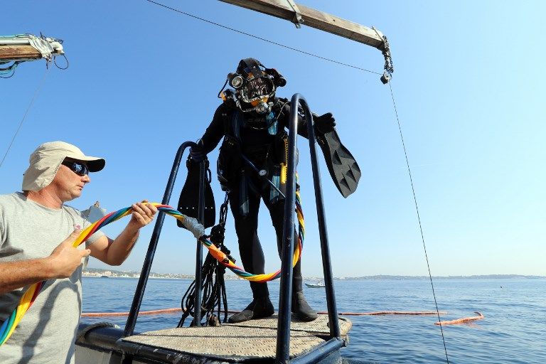 فرنسا تسحب إطارات وضعتها بالبحر المتوسط منذ 4 عقود