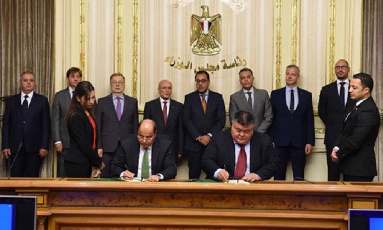 جانب من التوقيع جانب من التوقيع