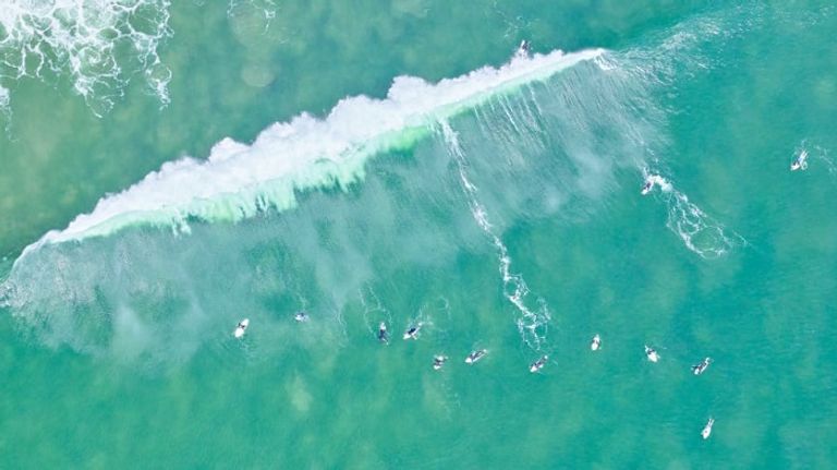 من سلاح المظلات إلى فن التصوير الجوي