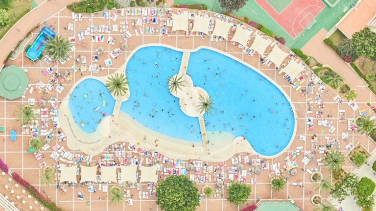 من سلاح المظلات إلى فن التصوير الجوي