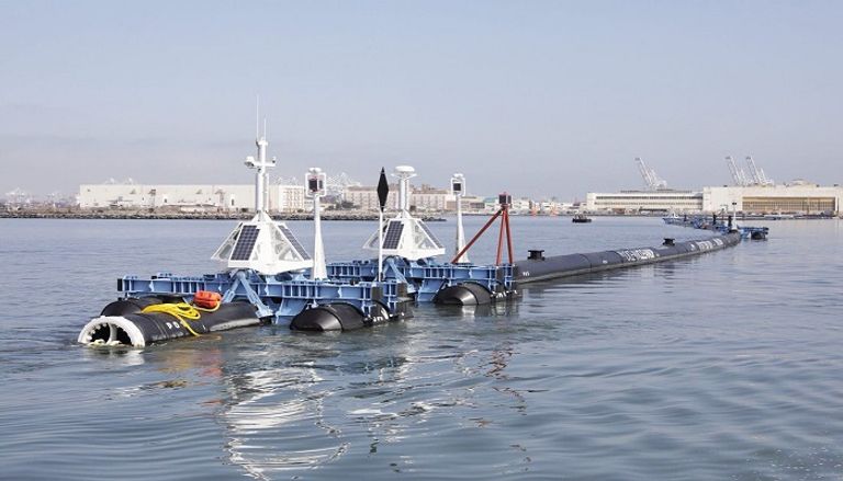 سباح يقطع ألف ميل عبر المحيط الهادي لزيادة الوعي بالتلوث البلاستيكي