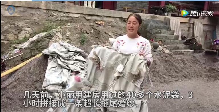 صينية تستخدم 40 جوال من الأسمنت لتصميم فستان زفاف 