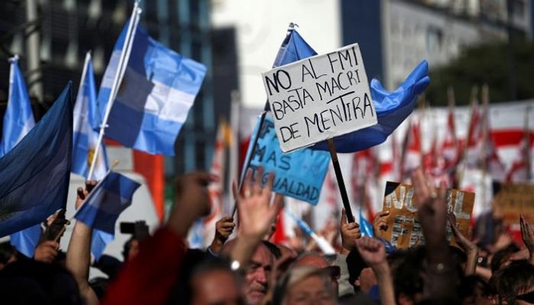 مظاهرات حاشدة في الأرجنتين بسبب الأزمة الاقتصادية