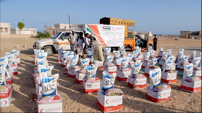 توزيع 250 سلة غذائية على أهالي المناطق النائية في حضرموت