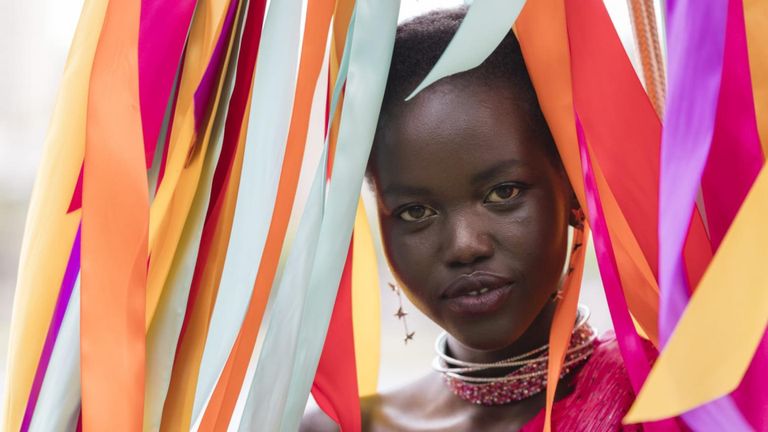 أدوت أكيش عارضة الأزياء العالمية