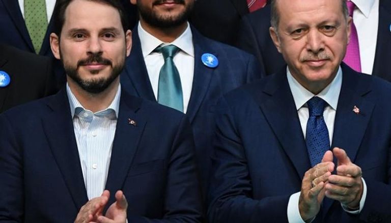 الرئيس التركي رجب طيب أردوغان وصهره بيرت البيرق