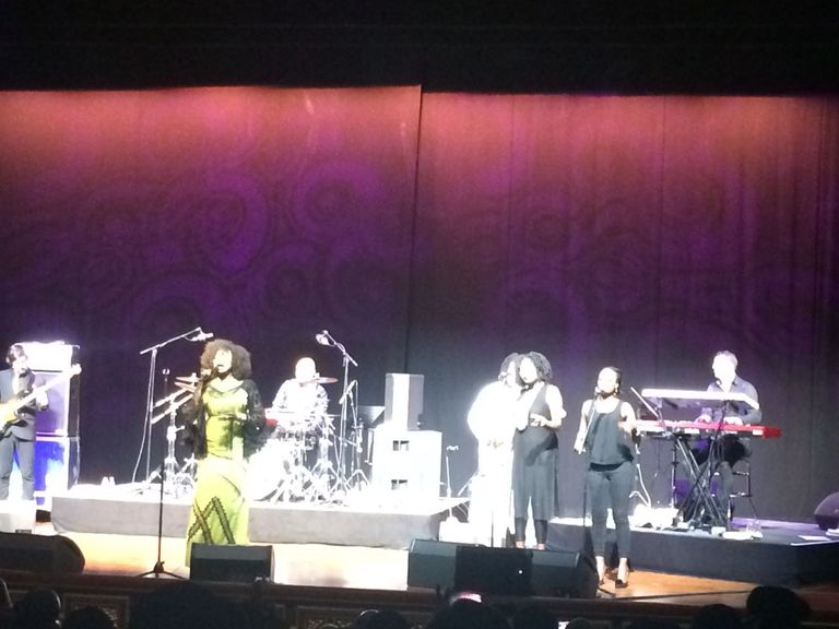 الفنانة المالية أومو سنجاري