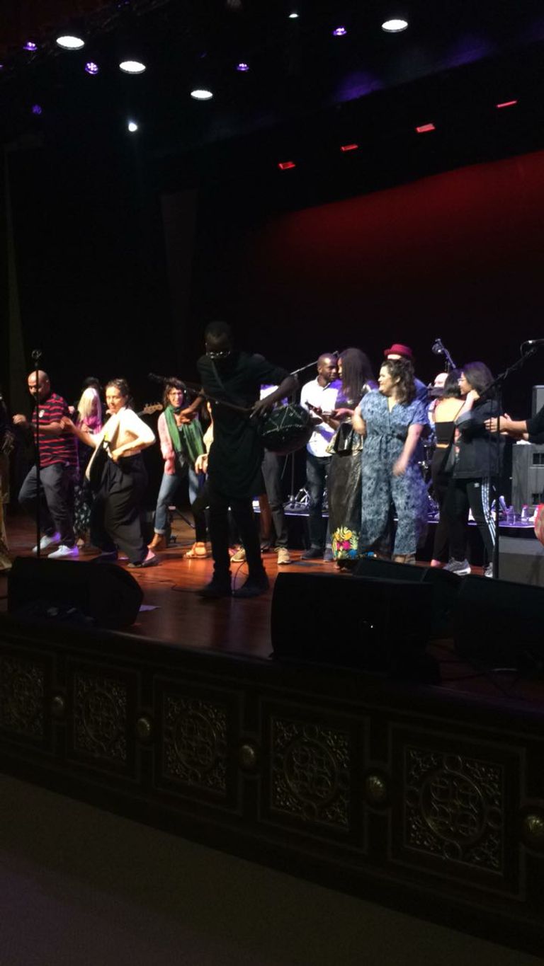 الفنانة المالية أومو سنجاري