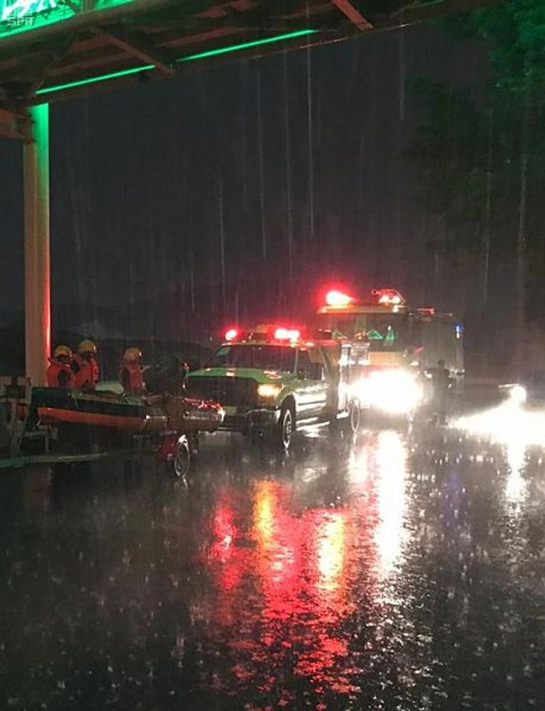 انتشار وحدات الدفاع المدني في مكة