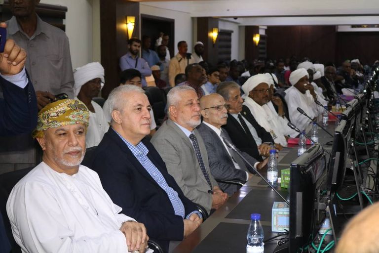 جانب من الندوة