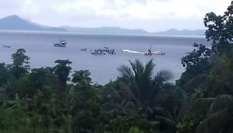 غرق طائرة في البحر قبالة ميكرونيزيا 