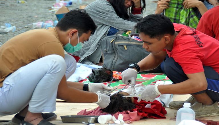 ارتفاع عدد ضحايا زلزال وتسونامي إندونيسيا إلى 400 قتيل