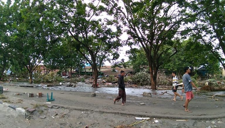 ارتفاع عدد ضحايا زلزال وتسونامي إندونيسيا إلى 400 قتيل