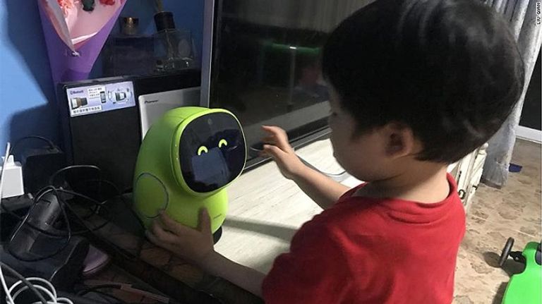 سفن كونج سلعب من الإندرويد بينكيو الروبوتات في الصين.. جليسة أطفال ومعلم