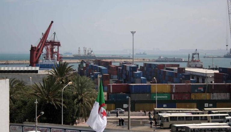 ارتفاع صادرات الطاقة بالجزائر تهبط بالعجز التجاري 