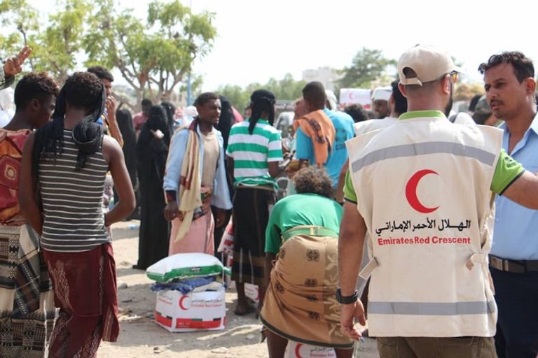 الهلال الأحمر الإماراتي يمد يد العون للنازحين في زنجبار