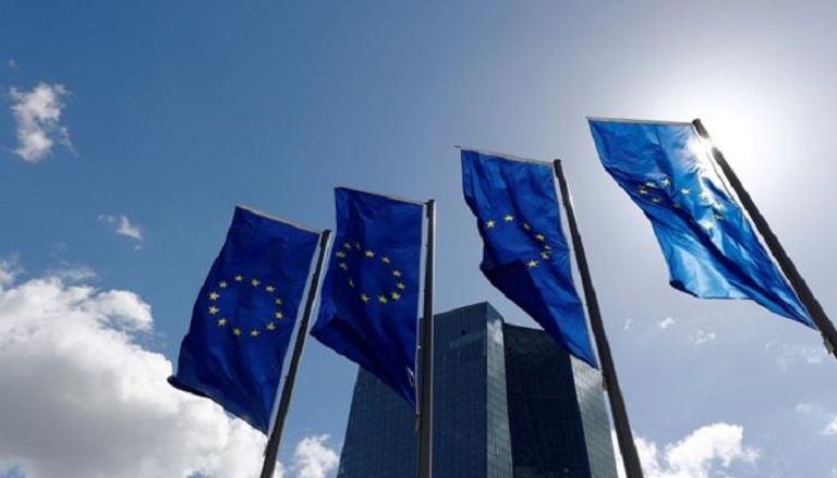 أعلام الاتحاد الأوروبي ترفرف خارج مقر البنك المركزي الأوروبي