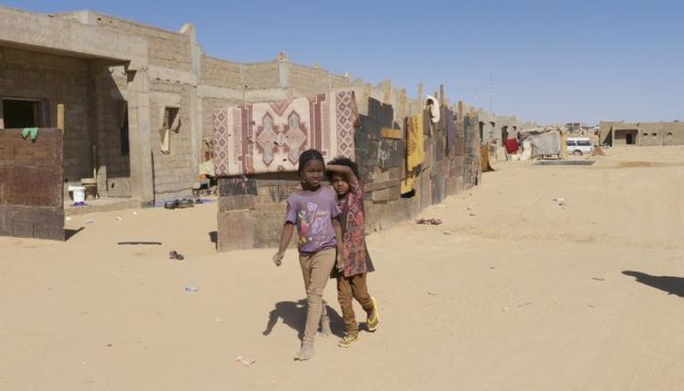 طفلتان في مخيم بالجنوب الليبي - أرشيفية 