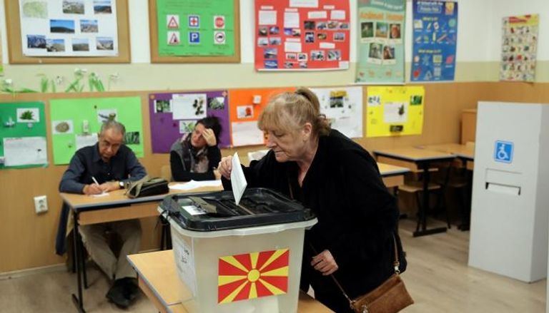 جانب من عمليات الاقتراع في استفتاء مقدونيا