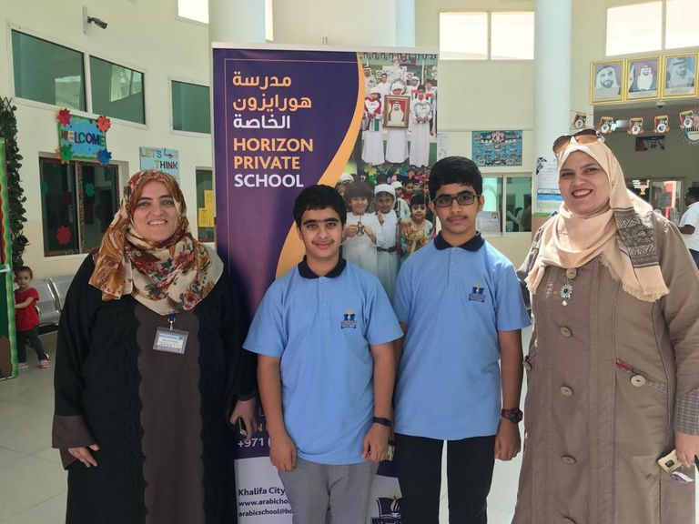 3 إماراتيين يبتكرون جهازا لإعادة تدوير الورق بمدرستهم