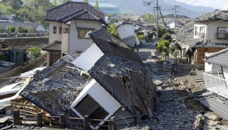 زلزال وتسونامي إندونيسيا تسببا في انهيار عشرات المباني