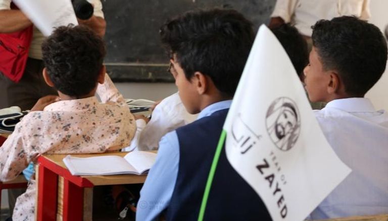 الإمارات تـدشن حملة مساعدات لتوزيع الحقائب المدرسية في تعز اليمنية