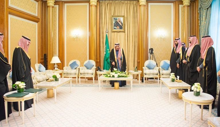 الأمراء والوزراء يؤدون القسم أمام الملك سلمان خادم الحرمين الشريفين الملك سلمان بن عبدالعزيز