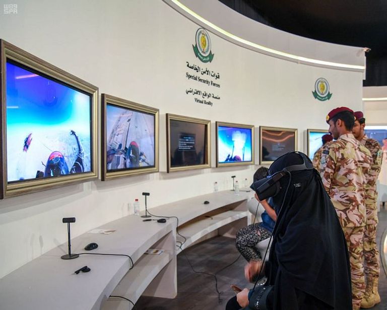 الواقع الافتراضي يمتع زوار الجنادرية